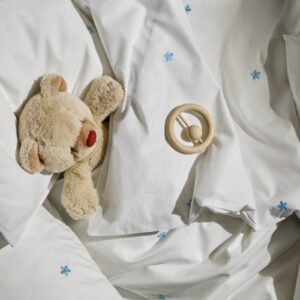 Daisy Sengetøj Junior 100x140 cm Hvid/lys blå