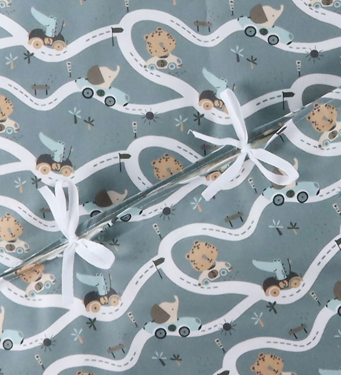 Nørgaard Madsens Sengetøj - Baby - Grå m. Biler på Snoede Veje