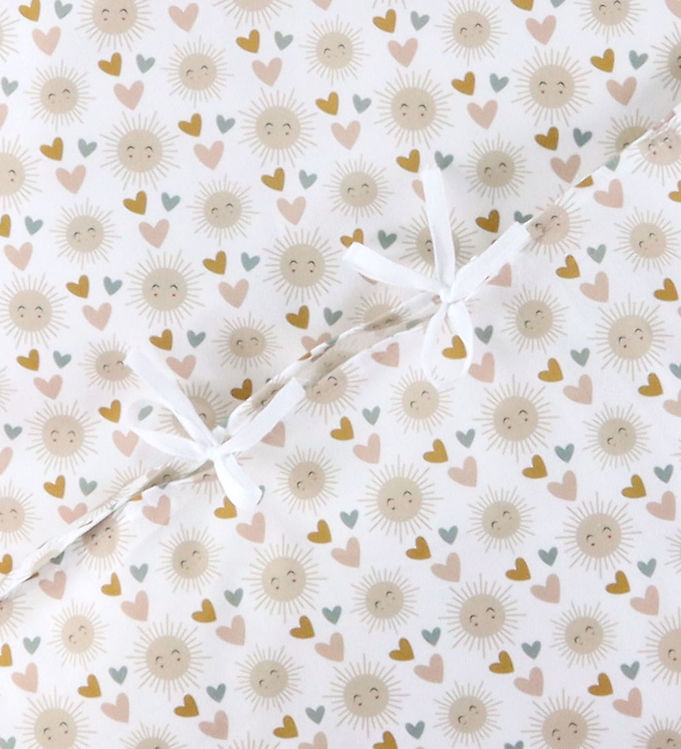 Nørgaard Madsens Sengetøj - Baby - Hvid m. Glad Sol/Hjerter