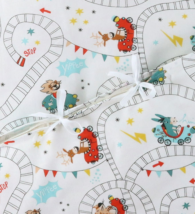 Nørgaard Madsens Sengetøj - Baby - Hvid m. Rutsjebane