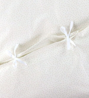 Nørgaard Madsens Sengetøj - Baby - Off White m. Beige Prikker