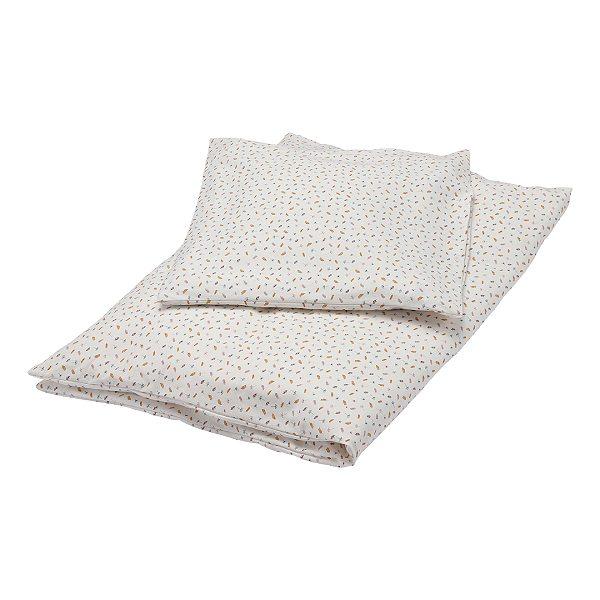 Offwhite junior sengetøj fra Popirol Smukt cremefarvet bed linen Junior sengetøj fra danske Popirol med det fineste print. Sengetøjet er super blødt og er fremstillet i 100% jersey. Sættet består af både et flot og lækkert dyne- og pudebetræk. Både dyne